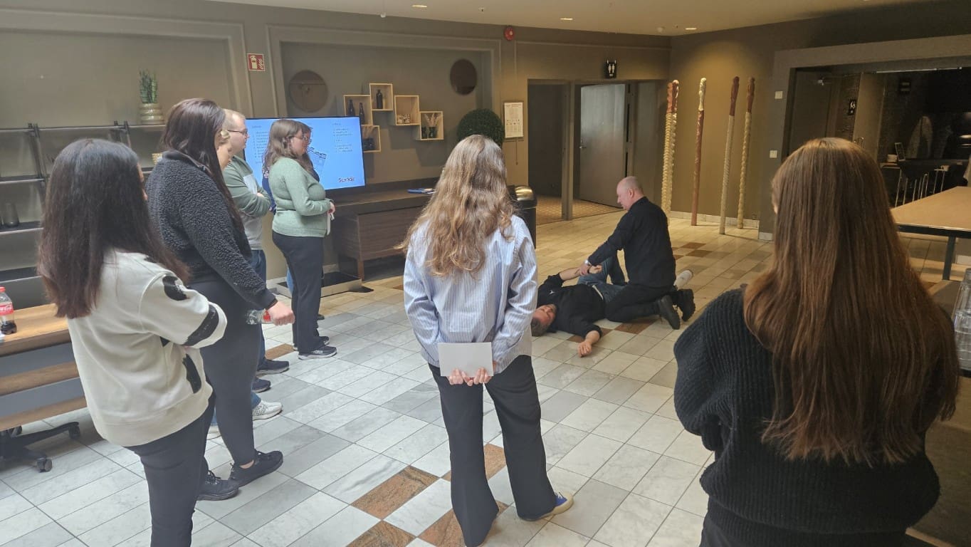 2025-04-22 14.14.53 (Medium) Trygg-Grunn | VR | Scandic Bergen City ! Førstehjelp med Norsk Hotellsikkerhet